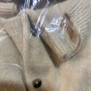 Hijyen İhlali Ve Şeffaf Açıklama Eksikliği H&M Ürünü Saç Kılı İçeriyor