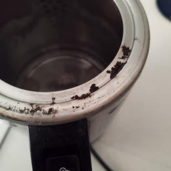 Üçüncü Grundig Çaycıda Boya Çözülmesi Ve Paslanma Sorunu, Kullanıcı Hatası İthamı Ve Değişim Talebi