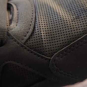 Ayakkabının Üst Kısmının Açılması Ve Yırtılması Nedeniyle Tam İade Talebi