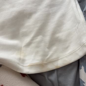 Bershka'dan Aldığım Askılı Bluzda Yırtık Ve Lekeler: Kalite Kontrol Eksikliği