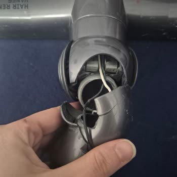 Dyson V12 Başlığının Kısa Sürede Kırılması Ve Ücretsiz Değişim Talebi