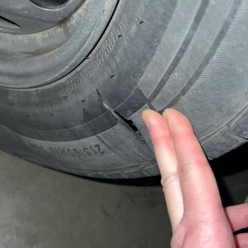 Forum İstanbul AVM Otoparkındaki Güvenlik İhmali Aracımın Lastiğini Patlattı