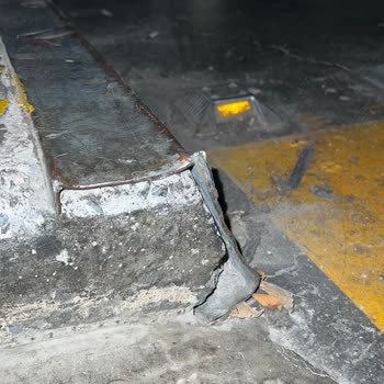 Forum İstanbul AVM Otoparkındaki Güvenlik İhmali Aracımın Lastiğini Patlattı