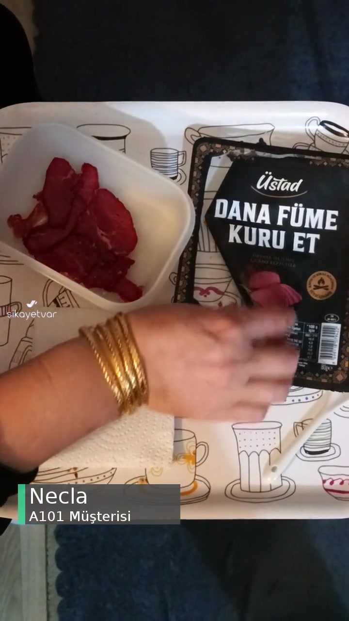 A101 Üstad Marka Dana Kuru Fümeden Minik Bir Kemik Çıktı! videonun kapak resmi