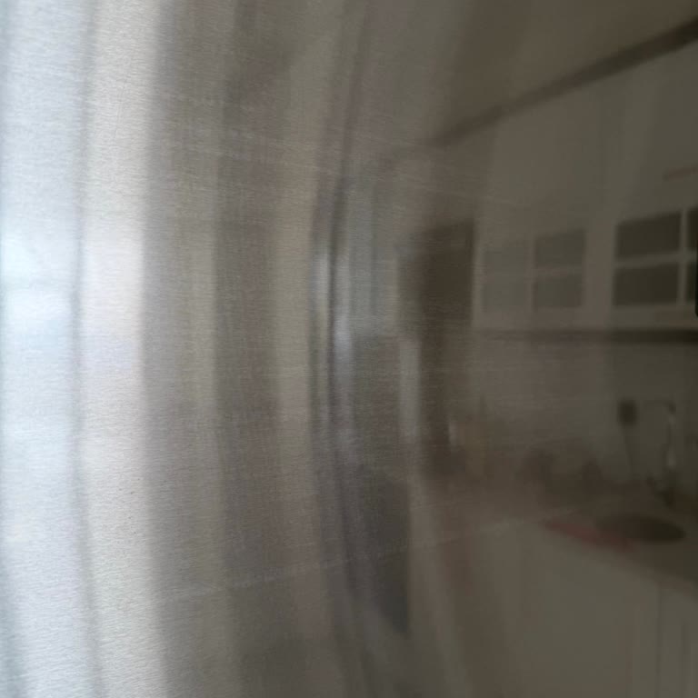 Fabrika Hatası Olan Buzdolabı Kapak Değişimi Ücretsiz Olmalı