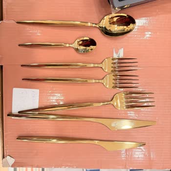 Gecikmiş Kargo Ve Çizikli Çatal Kaşık Takımı İçin İade Talebi