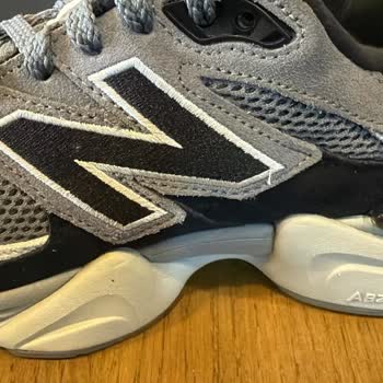 Defolu New Balance Ayakkabı Ve Kaba Müşteri Temsilcisi İletişimi