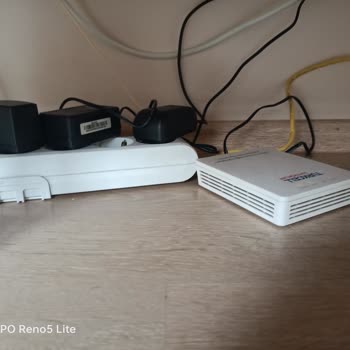 Kısa Ve Yerdeki İnternet Kablosu Güvenli Olmadığı İçin Ücretsiz Çözüm Talebi