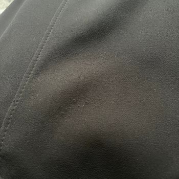 Alvina Mağazasının Yüksek Fiyatlı Trençkotunda Hızlı Tüylenme Ve Çözüm Eksikliği