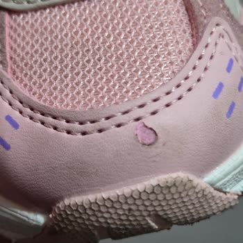 Ayakkabım 4 Gün İçinde Deforme Oldu, Değişim Süreci 20 Gün Sürdü Ve Bilgilendirme Yapılmadı