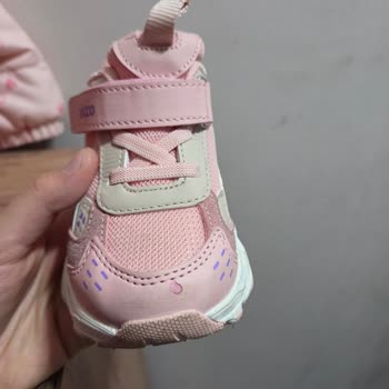 Ayakkabım 4 Gün İçinde Deforme Oldu, Değişim Süreci 20 Gün Sürdü Ve Bilgilendirme Yapılmadı