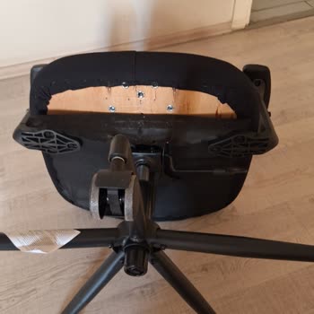 Adore Full Ergonomic Koltukta Vidaların Kırılması Ve Değişim Talebi