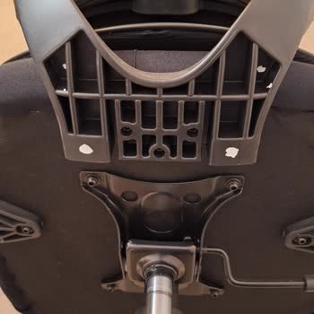 Adore Full Ergonomic Koltukta Vidaların Kırılması Ve Değişim Talebi