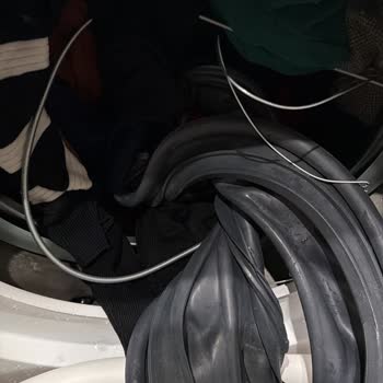 Birkaç Ay Sonra Bosch Çamaşır Makinesinde Su Sızıntısı Ve Parça Kopması