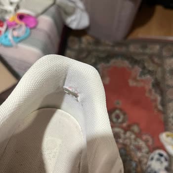 Kısa Sürede Yırtılan Kinetix Ayakkabı İçin Değişim Talebi