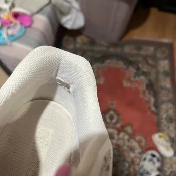 Kısa Sürede Yırtılan Kinetix Ayakkabı İçin Değişim Talebi