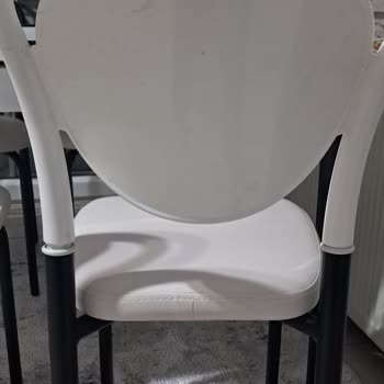 Garanti Süresi Devam Eden Mutfak Sandalyelerinde Çözülmeyen Arıza Ve İlgisiz Servis