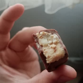 Ülker Çikolatasında Yabancı Madde Görülmesi Gıda Güvenliği Endişesi