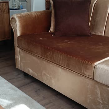 Vallini Concept Kadife Kaplamalı Koltuklarda Kısa Sürede Deformasyon ve Dökülme