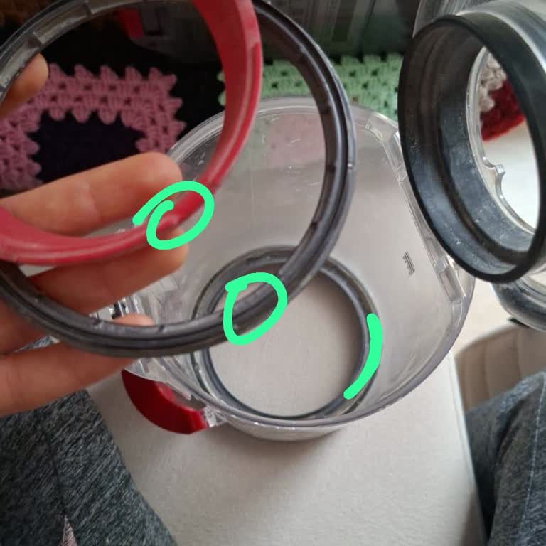 Dyson V15 Toz Haznesi Kırmızı Lastiği Çıktı, Garanti Bittiği İddiasına Karşı Ücretsiz Değişim Talebi