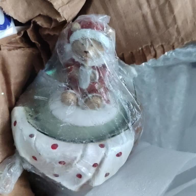 Cam Kar Küresi Kırıldı, Kutusuz Paketleme Ve Sürat Kargo Sorunu