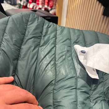 Mavi Erkek Montunda Kabarma, Dikiş Ve Etiket İzleri Çözülmedi