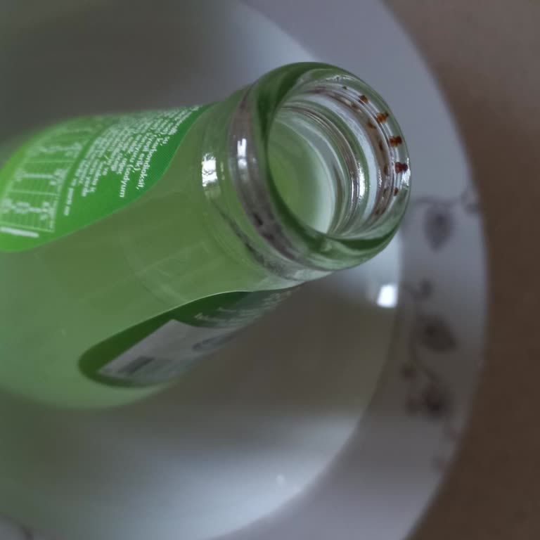 Avşar Tuzlu Erik Maden Suyunda Paslı Kapaklar Ve Şişe Ağızları