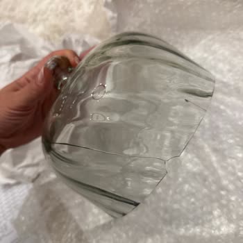 Cam Fanuslu Kek Standı Kırık Geldi; Paketleme Yetersiz Ve Kabul Edilemez