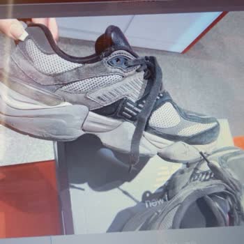 New Balance 9060 Ayakkabısında Erken Renk Atması Ve İç Astar Soyulması