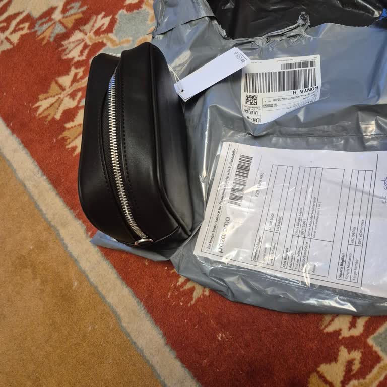 Ugg Ayakkabı Siparişi Yanlış Ürünle Geldi, Acil Değişim Talep Ediyorum