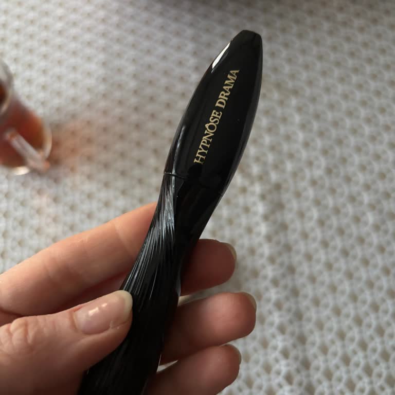 Açık Kutu Ve Koruma Bandı Olmadan Gelen Maskara Hijyen Skandalı