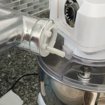 Garanti Kapsamındaki Yasomi Mutfak Şefi Kıyma Çekme Aparatının Arızası Ve İletişimsizlik