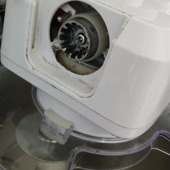 Garanti Kapsamındaki Yasomi Mutfak Şefi Kıyma Çekme Aparatının Arızası Ve İletişimsizlik