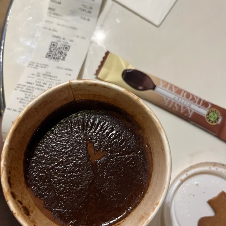 Reklamı Yanıltan Sıcak Çikolata Servisi Ve Kaba Çalışan Tutumu