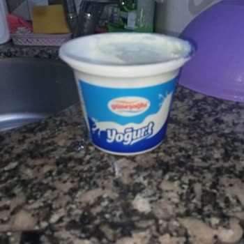 Sakarya Şeker Mahallesindeki Hakmar Şubesinden Güneşoğlu Yoğurdunun Yarı Boş Çıkması