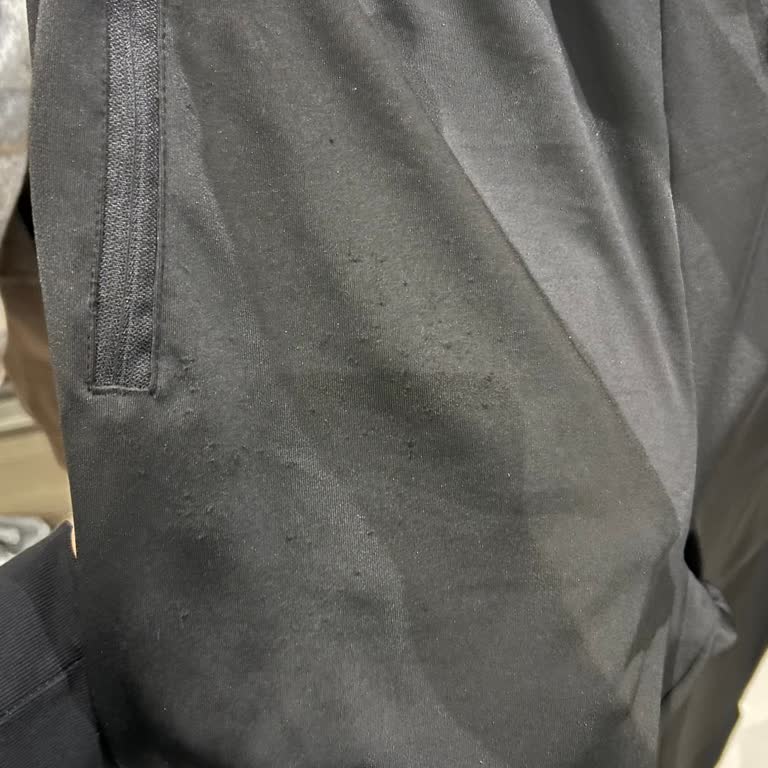 Üç Saatlik Kullanımda Tüylenen Eşofman Ve Mağazadan Hemen Değişim İsteği Reddedildi