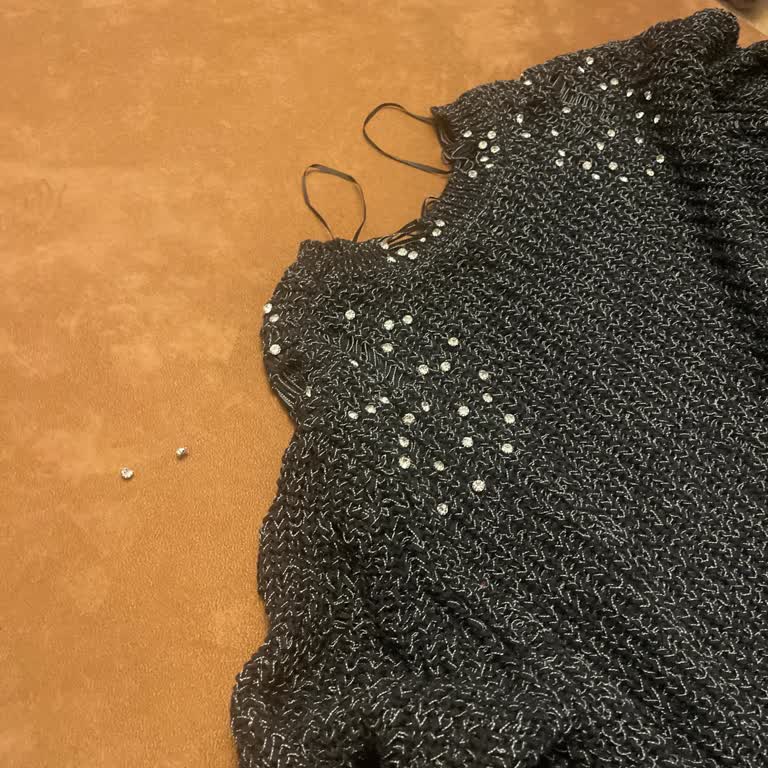 Bursa Mağazasındaki 4 Bin TL'lik Kazağın İlk Kullanımda Taş Dökmesi Ve Kullanıcı Hatası İddiası