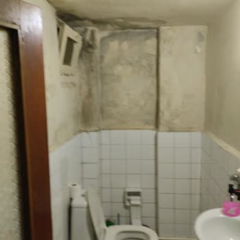 Belediyenin Su Baskını Nedeniyle Çürüyen Evde Aile Sağlığı Tehlikede