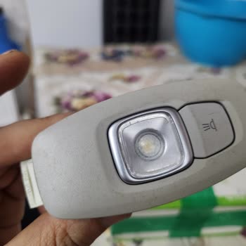 Kapalı Paketten Çıkan İkinci El Çizik Ve Çalışmayan LED Tavan Aydınlatması