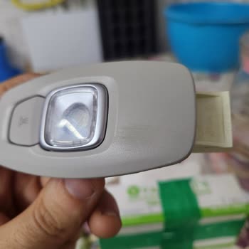 Kapalı Paketten Çıkan İkinci El Çizik Ve Çalışmayan LED Tavan Aydınlatması