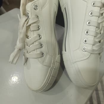 FLO Ayakkabı Kullanılmış Ve Kirli Ayakkabı Geldi, Yeni Ürün İstiyorum