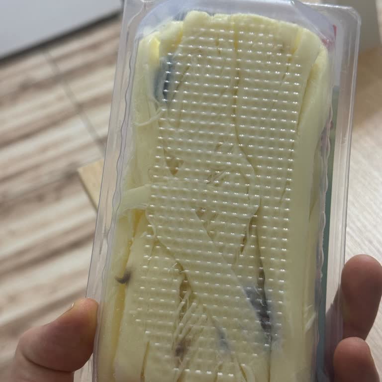 Açılmamış Çeçil Peynir, Uzun Son Kullanma Tarihine Rağmen Küflendi