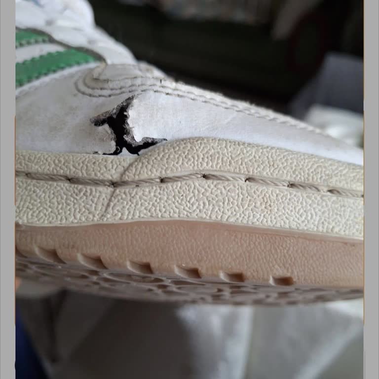 Adidas Ayakkabı Kısa Sürede Yırtıldı, Garanti Süreci Kullanıcı Hatası