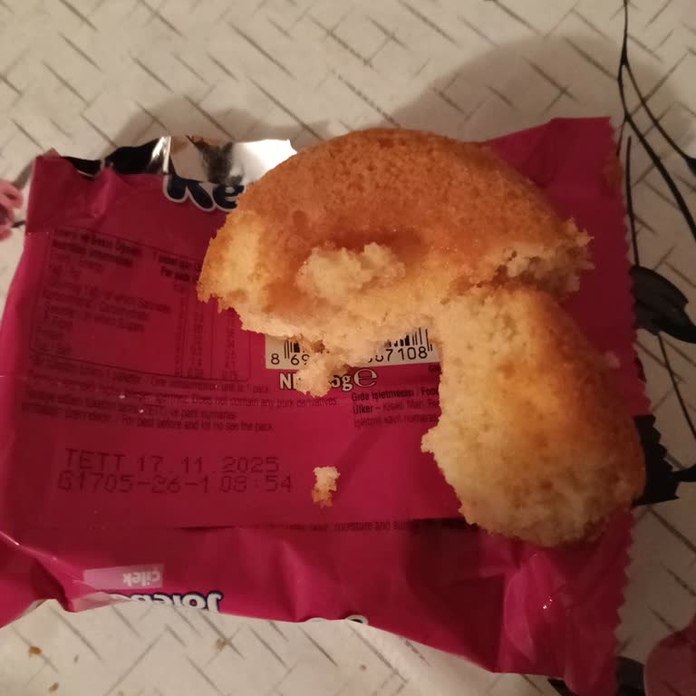 Şok Market Şubesinde Son Kullanma Tarihi Geçmiş Kekstra Jölebol Kekleri