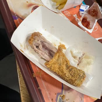 Kavacık Popeyes Şubesinde Hijyen Ve Personel Tutumlarıyla İlgili Şikayet