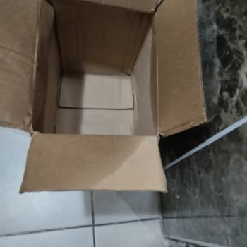 Yurtiçi Kargo Gıda Maddeleri İle Birlikte Taşınan Bir Zirai İlacın Karton Kutuya Akması