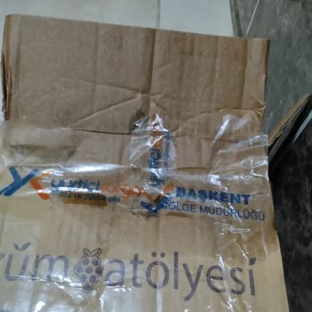 Yurtiçi Kargo Gıda Maddeleri İle Birlikte Taşınan Bir Zirai İlacın Karton Kutuya Akması