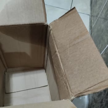 Yurtiçi Kargo Gıda Maddeleri İle Birlikte Taşınan Bir Zirai İlacın Karton Kutuya Akması