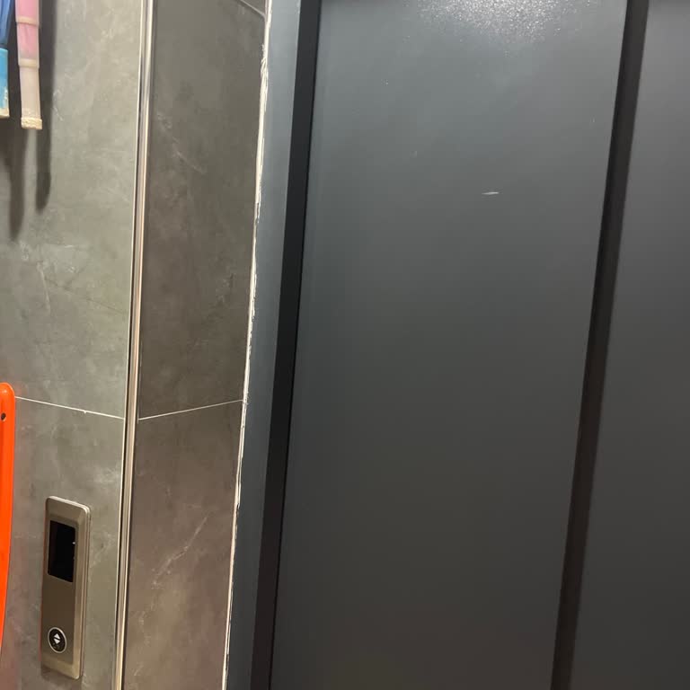 Üst Katta Asansör Arızası Ve 1 Aylık Gecikme