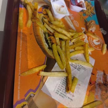 İzmir Bornova Popeyes Şubesinde Profesyonellik Ve Ürün Kalitesi Sorunu